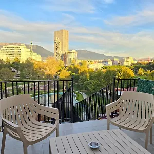 city-center-penthouse-oasis.hotels-in-tirana.com/